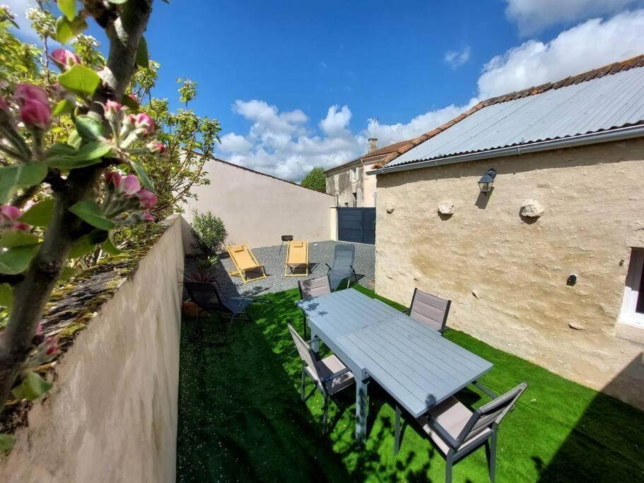 La Maisonnette Du Marais Fontaines  Buitenkant foto